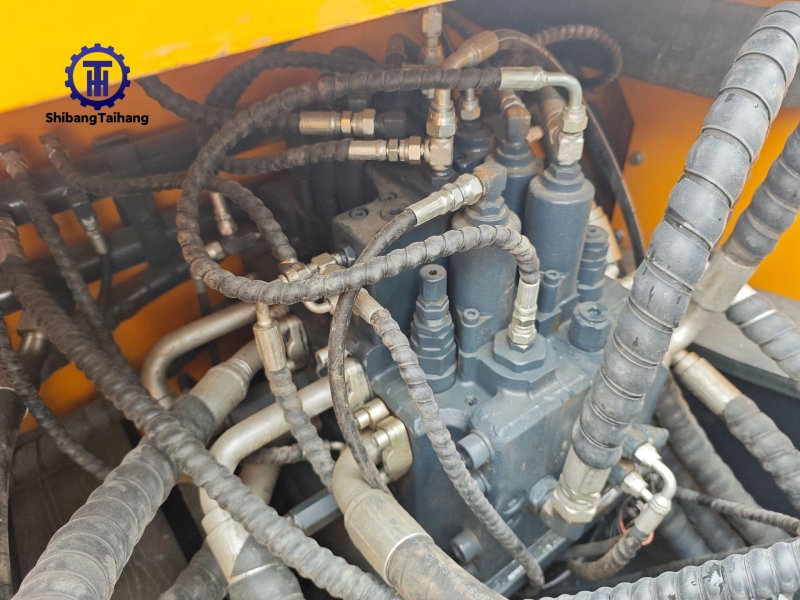 Excavadora Hyundai 305 usado en venta 2