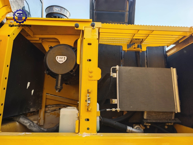 للبيع حفار كوماتسو PC220 مستعمل