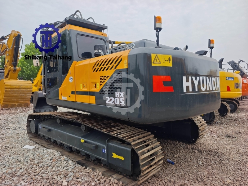 USED HYUNDAI 220 EXCAVATOR