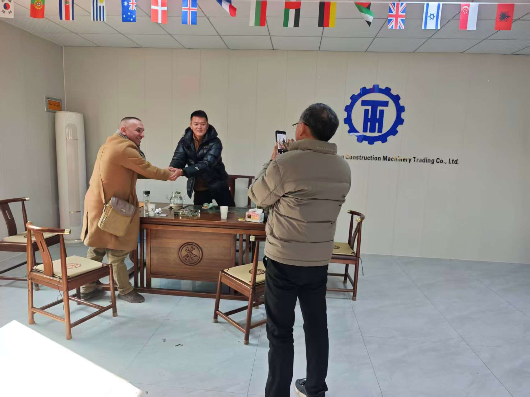 Successful Second-Hand Excavator Transaction Between Shibangtaihang and Central Asian Partner